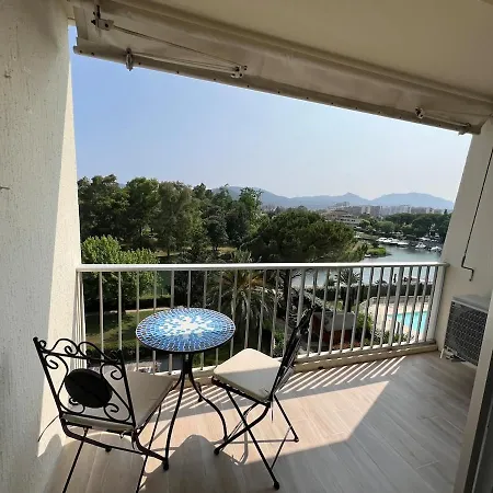 Beautiful River View Apartmán